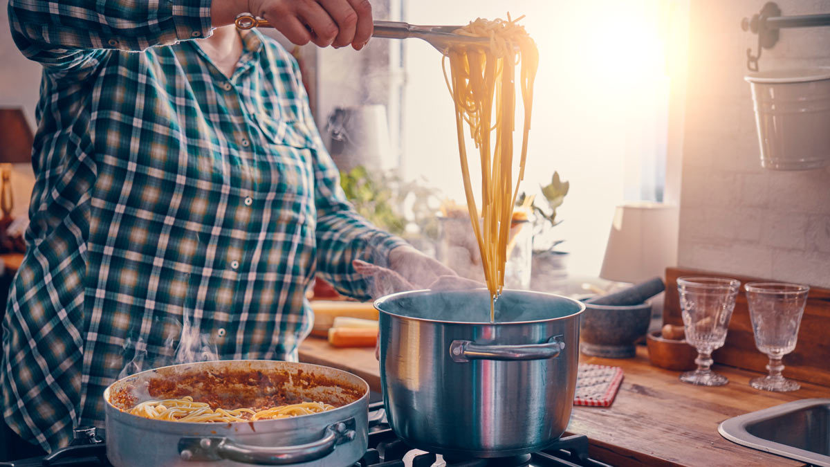 cooking_pasta_in_kitchen_buying_guide
