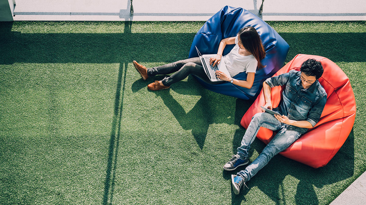 people_on_the_internet_outside