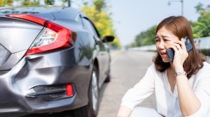 womanonphoneaftercaraccidentlead