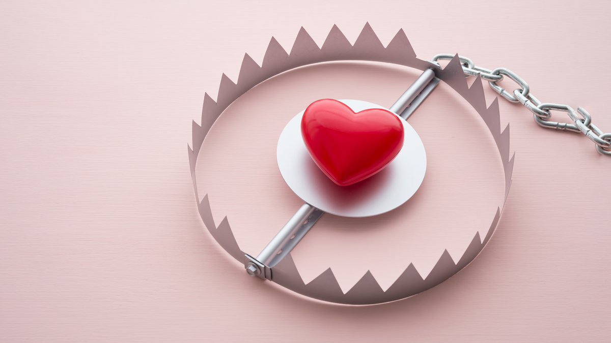love_heart_in_trap_scam