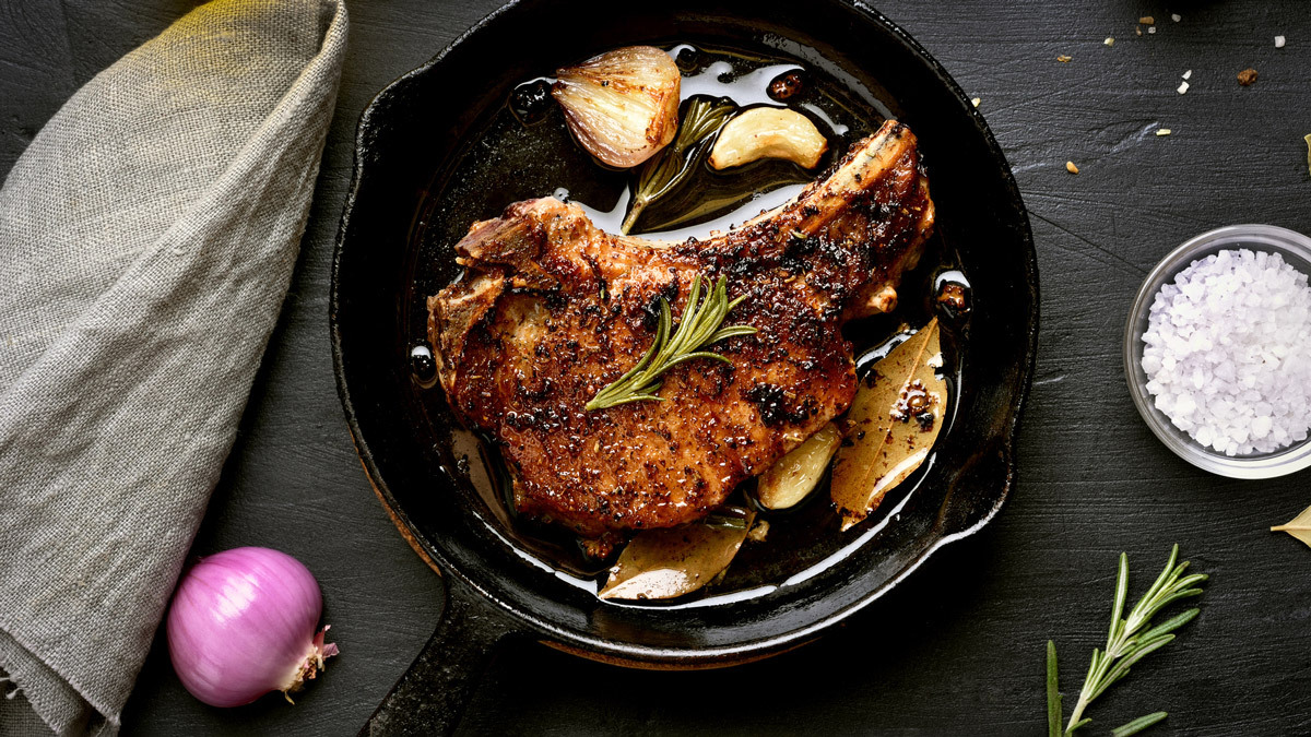 roasted_meat_in_cast_iron_skillet_lead